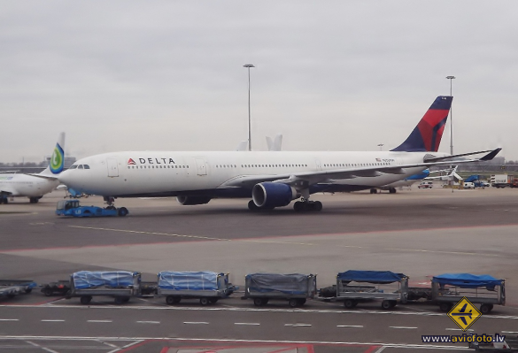 Airbus A330-323